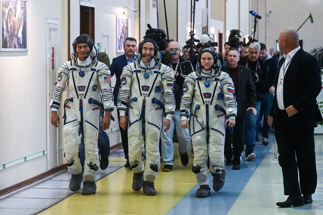 Russian Cosmonauts Undergo Exams at GCTC Before ISS Mission