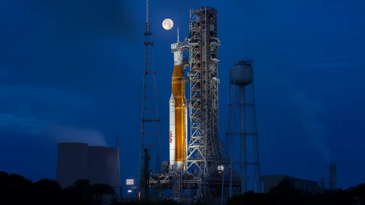 NASA Plans to Send Crew to the Moon in Early 2026