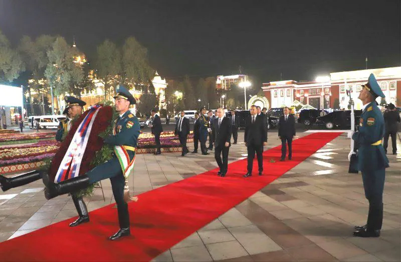 Vladimir Putin Honors Ismoil Somoni Monument in Dushanbe