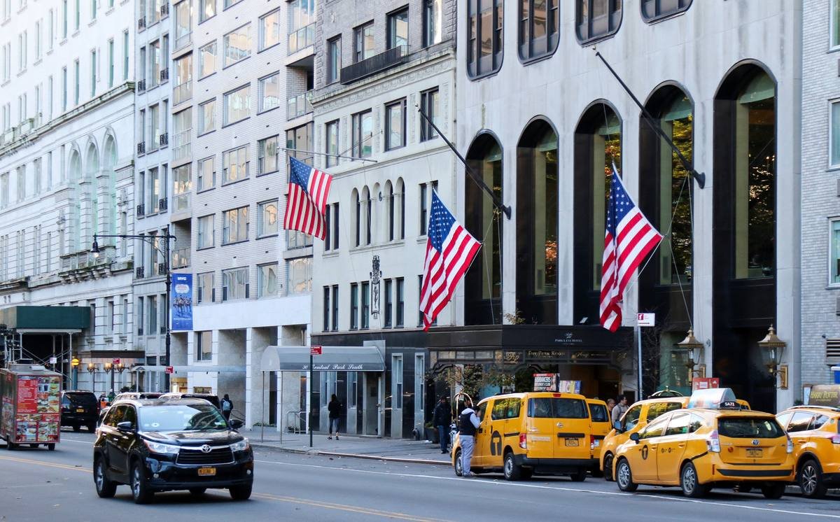 Uzbekistan Introduces Visa-Free Travel for US Citizens

Starting from January 1, 2026, citizens of the United States will no longer require a visa to visit Uzbekistan for stays of up to 30 days. President Shavkat Mirziyoyev signed a decree to implement this new visa-free regime, expanding it from only applying to tourists over 55 years old to now including all US citizens regardless of age.

The decision aims to enhance trade, economic, and cultural ties between the two countries, as well as boost tourism. This initiative follows Mirziyoyev's earlier instruction in May for the Ministry of Foreign Affairs to begin discussions with the USA on potentially easing visa procedures for Uzbek citizens traveling to the United States.