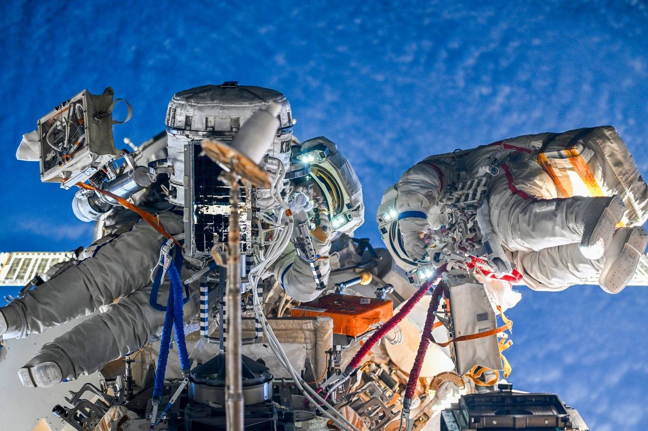 Spacewalk: New Ways of Movement and Insurance for Cosmonauts

In October, cosmonauts Sergey Ryzhikov and Alexey Zubritsky conducted a spacewalk where they tested a new insurance method using two variable-length tethers.

This innovative approach involves having one fixed-length tether (around 1m) to prevent drifting far away and one variable-length tether that can extend up to 3m. The new method allows for a movement zone expansion of more than 2m and reduces the time needed to move between objects on the station's surface.

The experiment underwent a phased evaluation process, starting with ground testing by instructors, followed by cosmonaut trials in a hydro laboratory, and finally, its application in space. According to the key VKD rule, a cosmonaut must always have two attachment points, ensuring their safety during spacewalks. The success of the results means that this method will be further utilized in future missions.