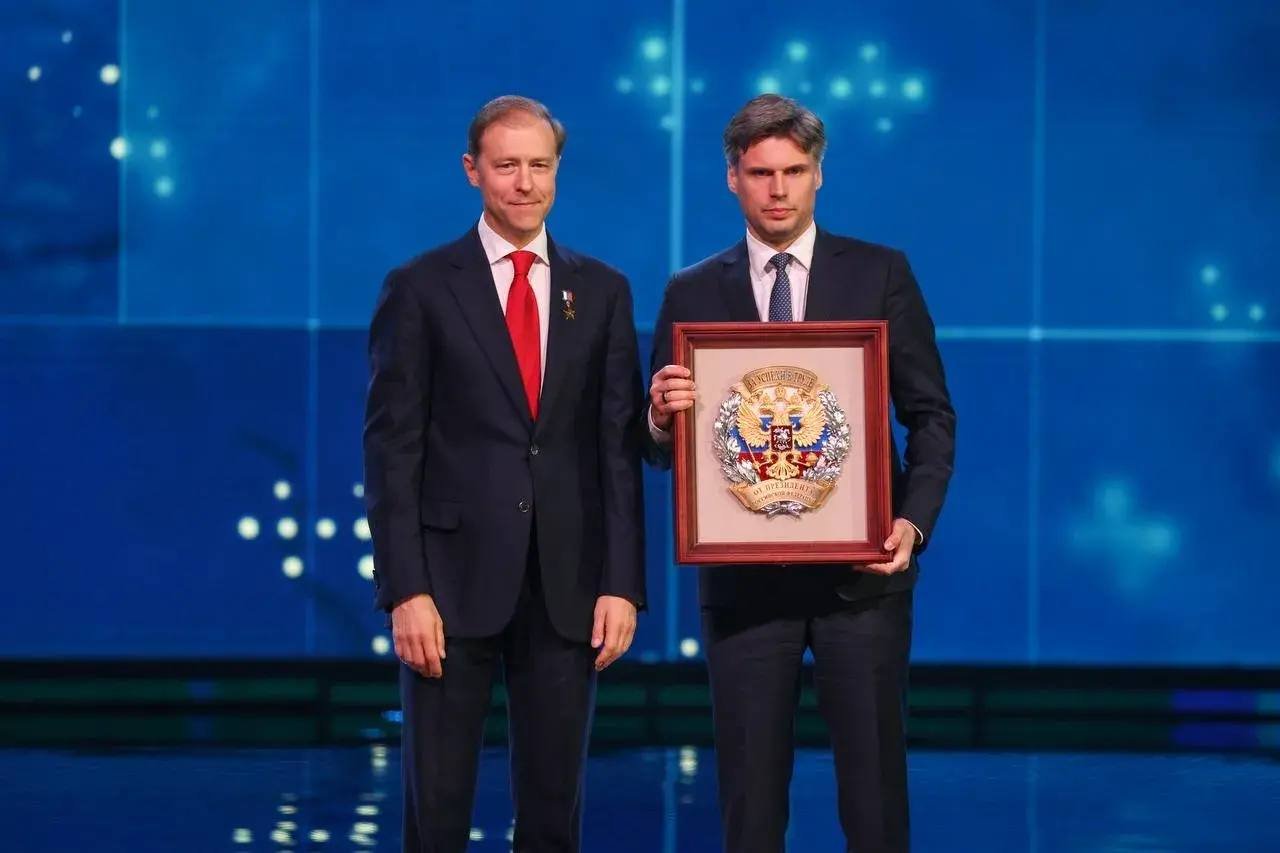 **Коллектив «Роскосмоса» награжден почетным знаком Российской Федерации «За успехи в труде»**