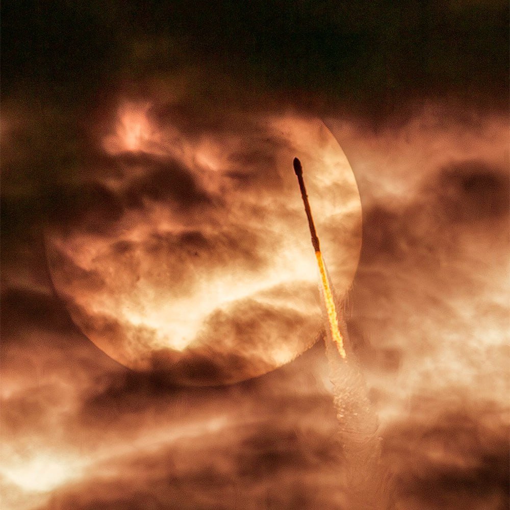Falcon 9 Rocket Captured in Stunning Photo