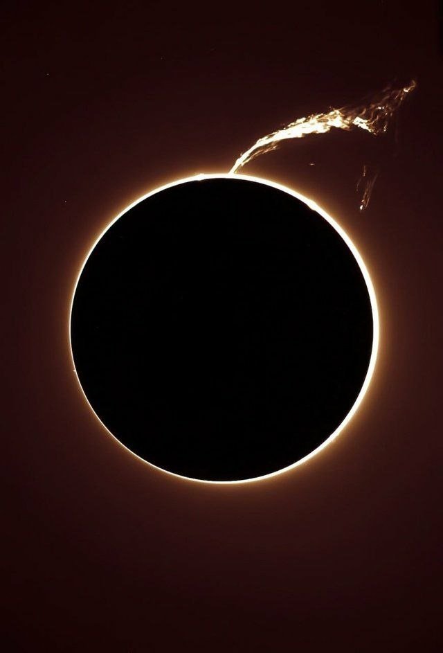 Giant Solar Prominence Recorded by Japanese Observatory