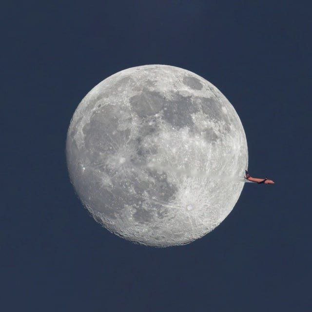 Boeing 737-86N Captured Alongside Almost Full Moon at Sunset

Flight 445 operated by Copa Airlines was traveling from Orlando (MCO) to Panama City (PTY).
