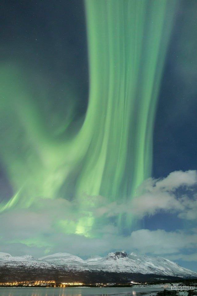 Solar Wind Penetrates Norway Due to Weakened Magnetic Field

The weakening of the Earth's magnetic field, referred to as "Teresa," has led to the penetration of the solar wind into Norway.

This phenomenon has resulted in increased solar wind interaction with the Earth's atmosphere in Norway, impacting various geophysical processes.