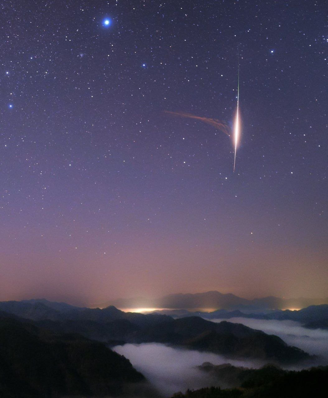 Bright Fireball Spotted Over Huashan Mountain Range, Eastern China