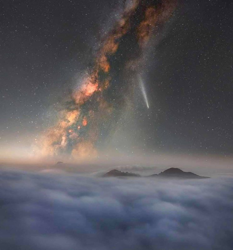 Stunning View of Comet C/2021 X3 (ATLAS) Over Italian Mountains