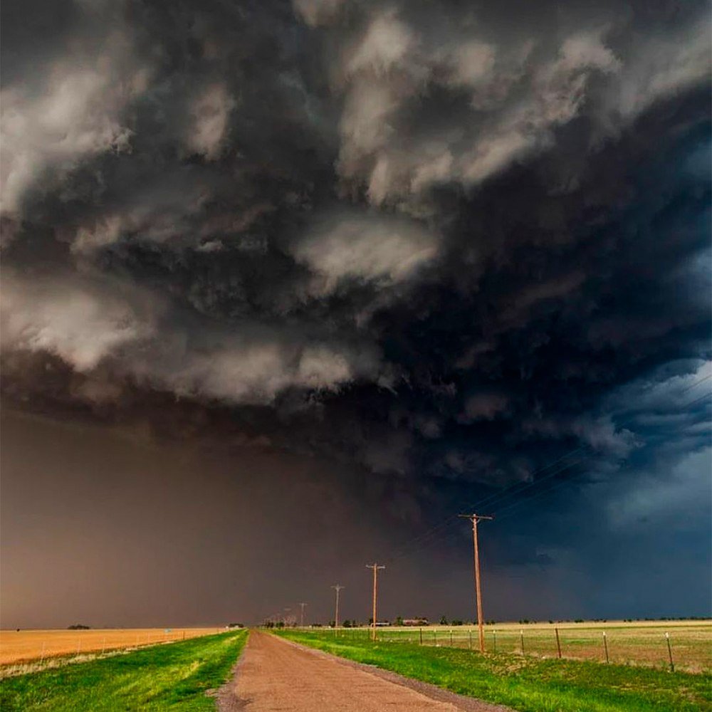 Looming Storm Cloud Over Texas

A massive storm cloud hovers over Texas, showcasing impressive sizes that can reach heights exceeding 15 kilometers, towering over any mountains on Earth.

These towering storm clouds are a testament to the power and scale of nature, serving as a stark reminder of the immense forces at play in the atmosphere.