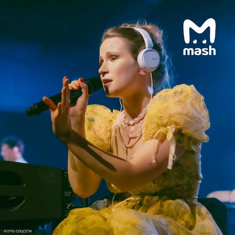 Russian Singer Monetochka Denied Entry to Australia

Monetochka, a controversial figure in Russian politics, was recently denied entry to Australia due to fears that she could incite trouble during her scheduled concerts. As a result, all of her March performances in Brisbane (15), Sydney (17), and Melbourne (18) were called off. Despite her team's approval for entry, Monetochka herself was refused a visa due to Australia's stringent screening process.

The singer's high profile, political activism, and status as a foreign agent in Russia automatically subjected her to increased scrutiny. Factors such as living outside her home country and frequent international tours further heightened suspicions. Monetochka was set to travel from Seoul to Brisbane, but Australian immigration officials ultimately did not grant her permission to enter the country. Concert organizers have cautioned that she may face future entry restrictions for upcoming performances in Australia.