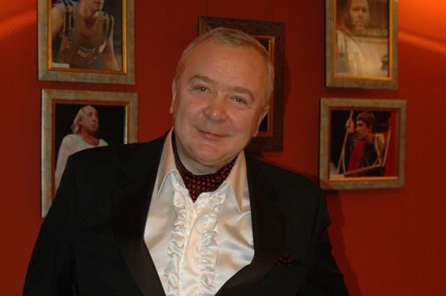 Elderly Theater Founder Hospitalized with Back Pain