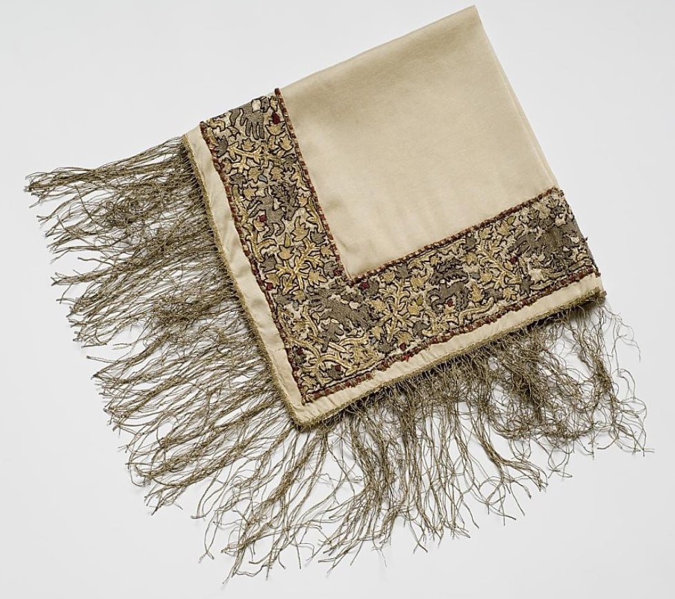 Kremlin Museums Exhibit: Platok-Shirinka Tradition

The ceremonial "platok-shirinka," an integral part of women's attire, was a symbol of status and elegance. Queens and princesses carried these scarves during formal events and religious ceremonies. Each piece was meticulously crafted by its owner using luxurious fabric, embellished with pearls, tassels, and intricate embroidery. It was common for the owner to design unique patterns for the embroidered decorations.

Queen Evdokia Lukyanovna's treasury housed "nineteen silk shirinkas," while her daughter Princess Irina Mikhailovna possessed "twenty-five shirinkas made from silk with white gold and silver, featuring golden tassels." One such exquisite platok-shirinka on display at the Kremlin Museums is from Italy in the 17th century, showcasing decorative Russian embroidery from the early 17th century, measuring 50.0 x 48.0 cm.