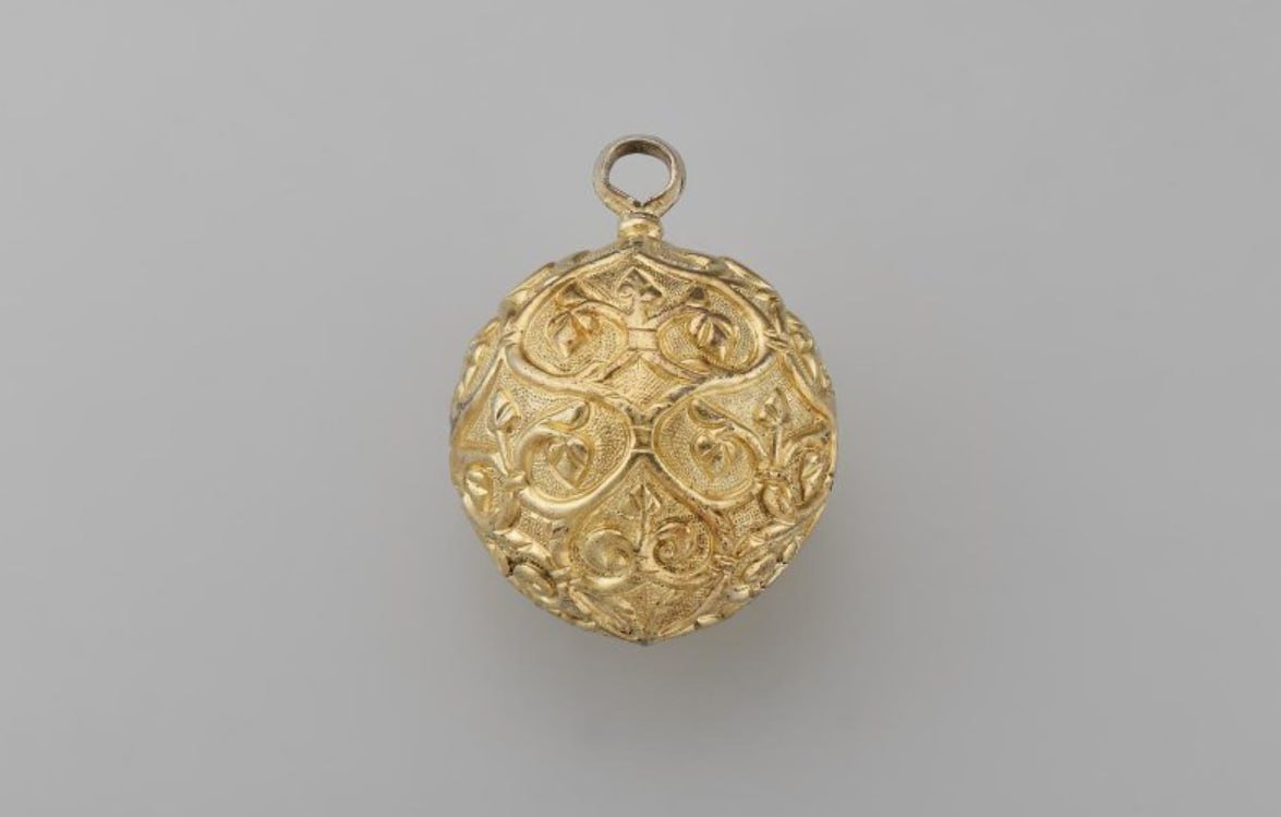 Button from 17th Century Russia Showcases Intricate Silverwork

A button dating back to 17th century Russia is a stunning example of intricate silver craftsmanship. The piece, measuring 6.5 x 4.6 cm, was created using techniques such as casting, stamping, niello, and gilding, showcasing the artistry of the time. This historical artifact provides a glimpse into the skilled metalwork of the era.

The button is a part of the collection held by the Museums of the Moscow Kremlin, highlighting the rich cultural heritage of Russia. This exquisite piece offers a tangible connection to the past, allowing viewers to appreciate the craftsmanship and attention to detail that went into creating such items during this period.